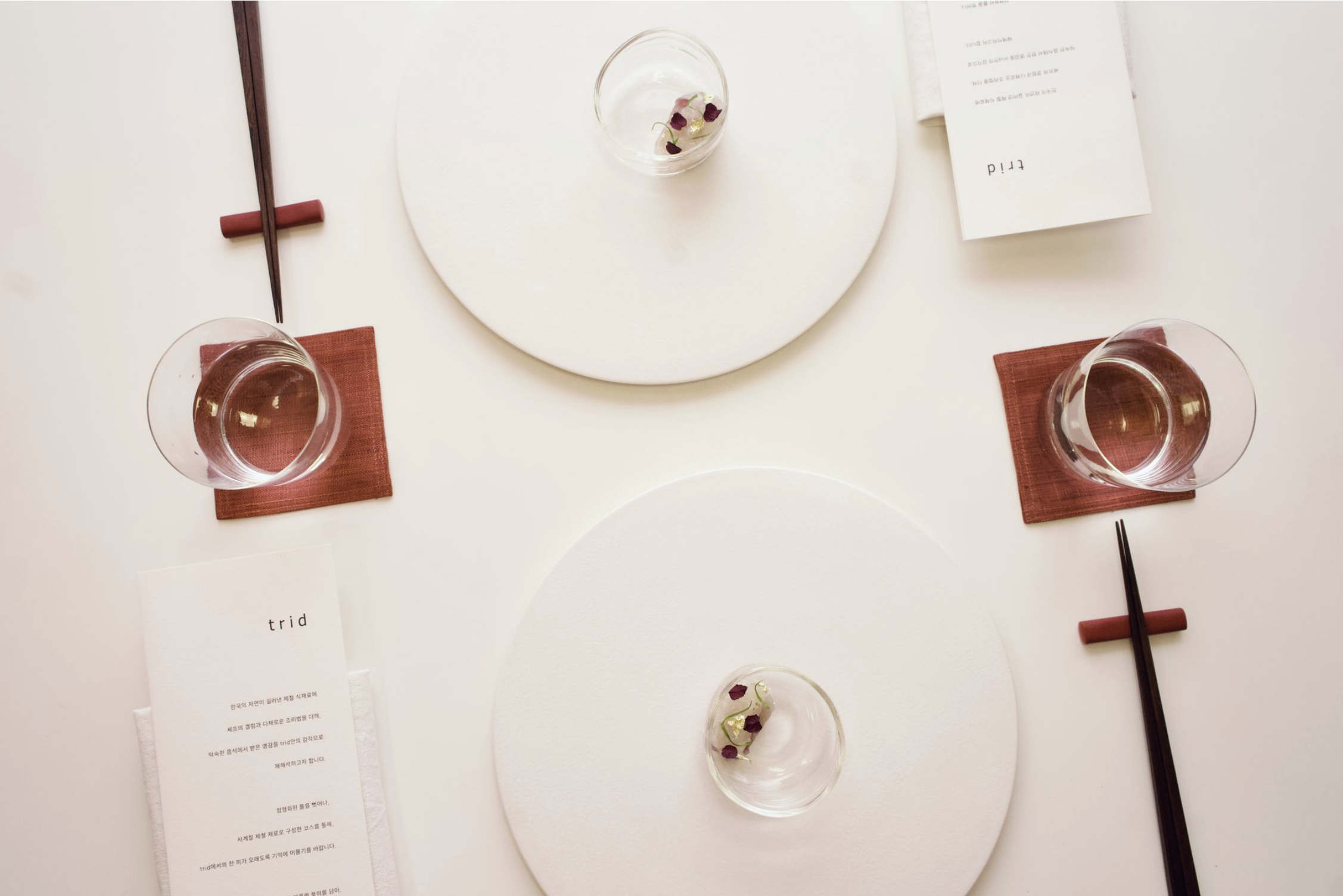 TRID Seoul table setting photograph